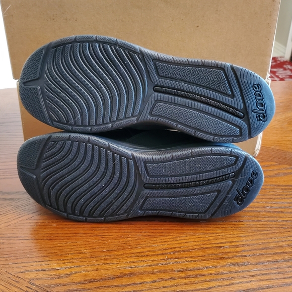 NWOT Clove Solo Sneakers - Picture 8 of 14